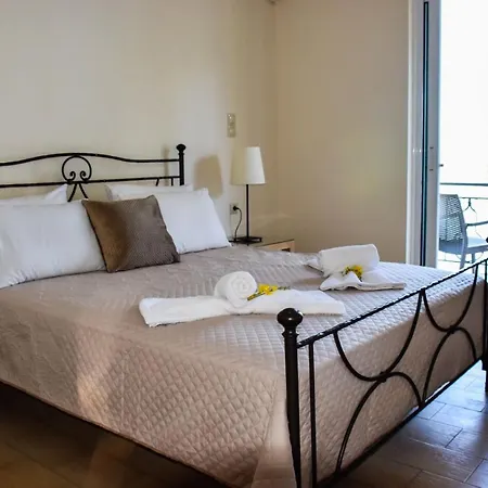 Marina Pansion فندق *